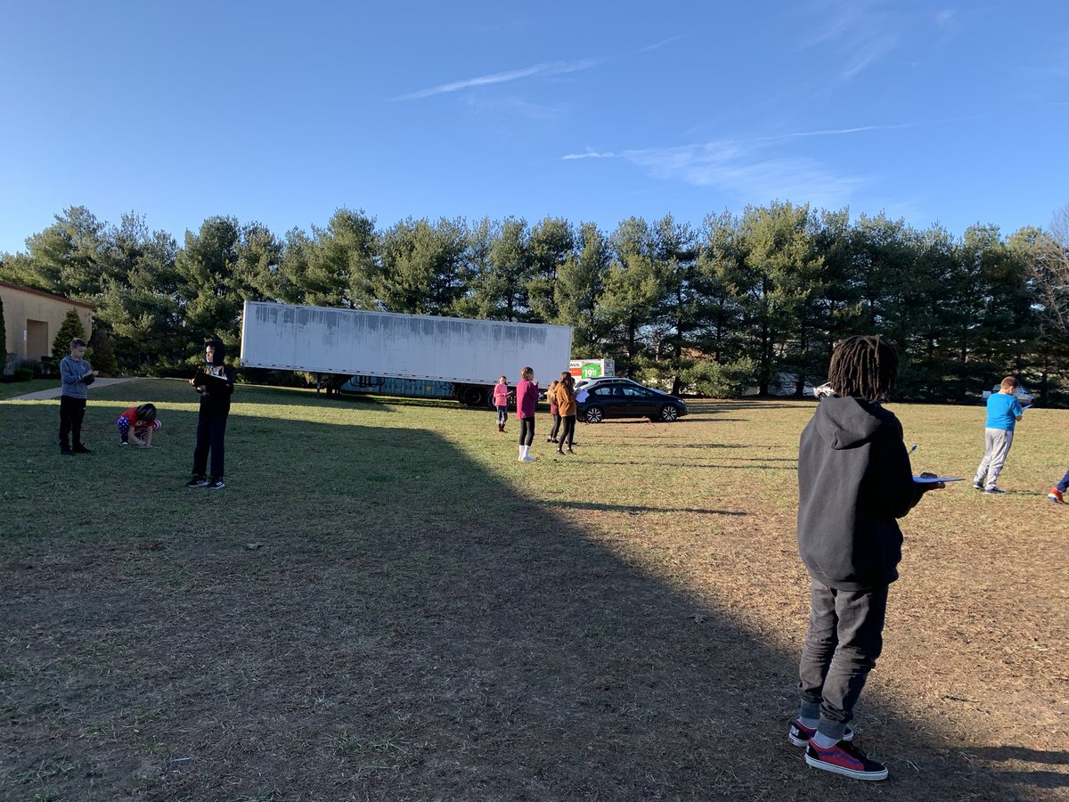 ms_magazu's tweet image. Took a little trip outside to work on adding sensory language to our writing @MrsAddeo #loganproud #becauseofLoganteachers