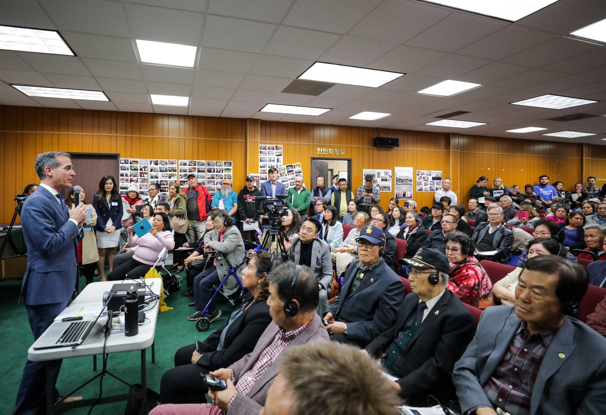 Mayor Garcetti speaking to volunteers