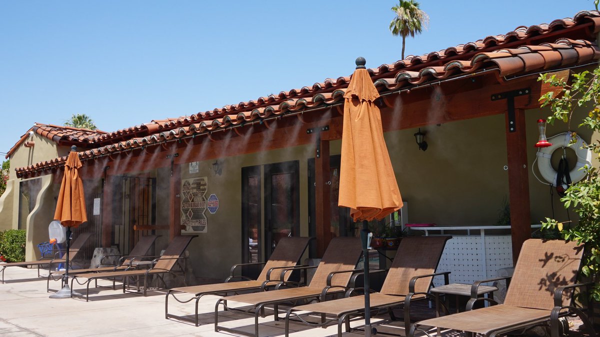 custommistinc's tweet photo. 600’ misting system installation at this resort in a Palm Springs, Ca. We installed mist on four patios, over two walkways, behind there plants for the lounge area and across there arm railing to keep everyone cool. Visit us online at: https://t.co/QPowY103Oj https://t.co/NqxcJe0ZIQ