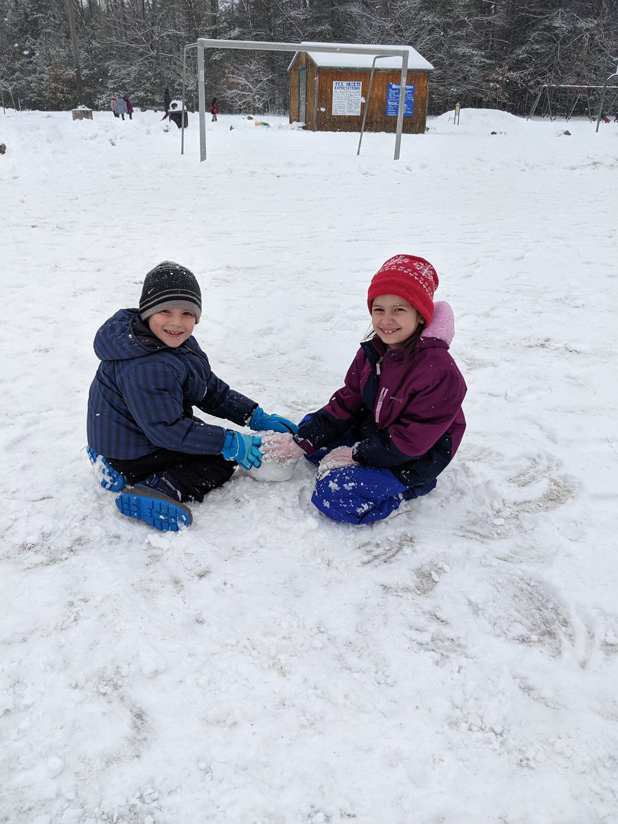 JMOMOORE's tweet photo. Recess fun in the snow! Make sure your child is prepared to play! https://t.co/udfxUArqCA