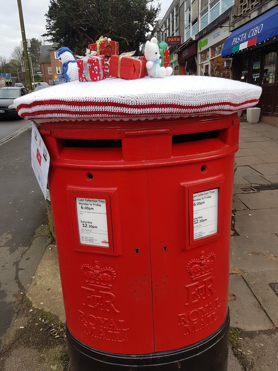 reelofthe51st's tweet photo. The @SPostboxes are back for #Christmas πππ This fantastic festive #yarnbombing has appeared at the junction of #StationRoad & #ArdenGrove in #Harpenden I really hope people respect these creations this year & leave them alone for all of us to enjoy...#stalbanspostboxes https://t.co/7nA5HHg2lk