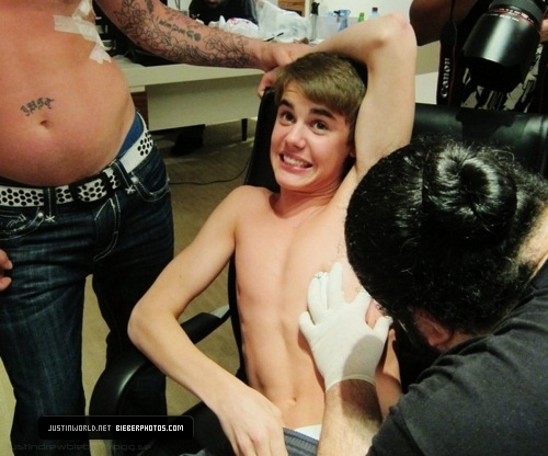 postsbiebers's tweet photo. justin bieber                   justin bieber 
   start of the                     end of the 
      decade                           decade https://t.co/JxAsbI4kns