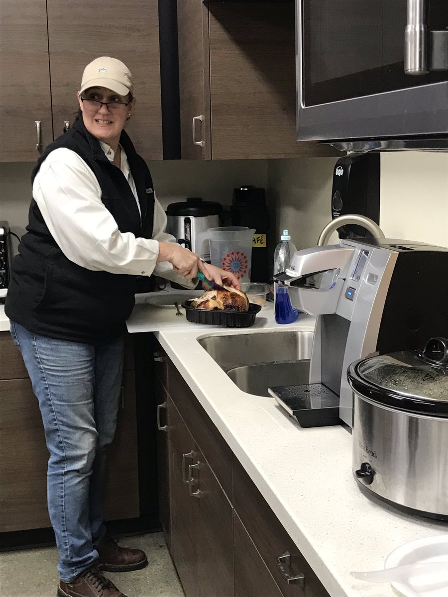 jenscott_30's tweet photo. Thank you to our ASDS Lisa for taking care of our associates on this cold winter day. Making chicken soup for all. #warmfromtheinside #chickensoupforthesoul@maryanne_stl @Thee4279 @JWelch77THD @brycoupe https://t.co/zYd5Bu7b68