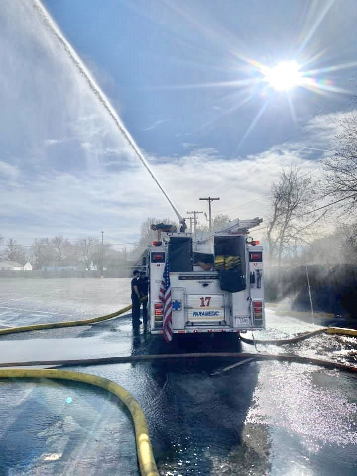 TulsaFire's tweet photo. Just received some pictures taken by Captain Michael Ward. They show his Engine 17 crew teaching a young firefighter Relief Driver skills.  #leaveitbetterthanyougotit #passontheknowledge #ironsharpensiron https://t.co/ts6Hnp9Y9J