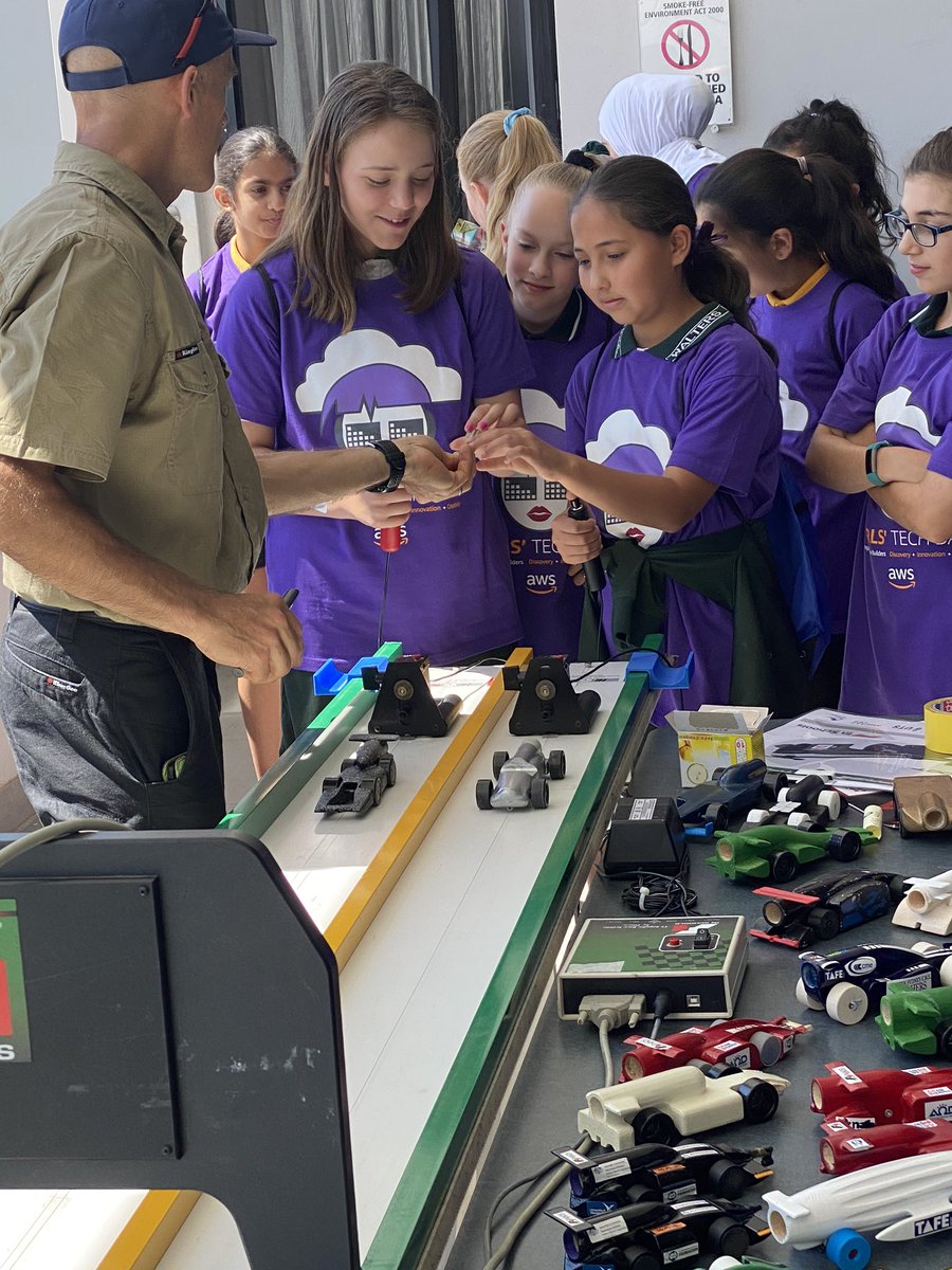 jodiannwarner1's tweet image. #awsgirlstechday thanks aws for a great day with some inspirational women in tech !