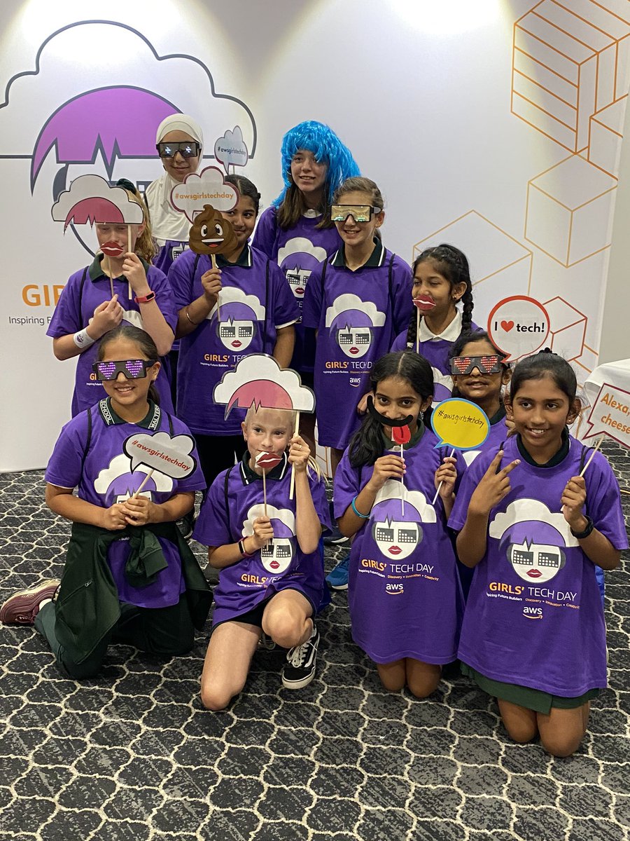 jodiannwarner1's tweet image. #awsgirlstechday thanks aws for a great day with some inspirational women in tech !