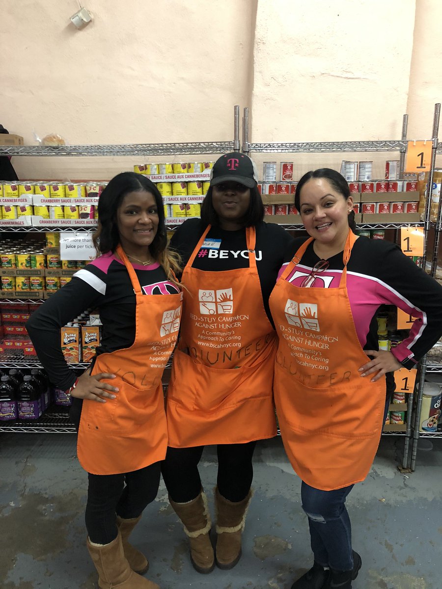 MagentaWarriors's tweet photo. #GivingOnUs BQLI working giving back to the community #CampaignAgainstHunger #GivingTuesday #HappyTuesday #BQBridge https://t.co/ksiSqUtZku