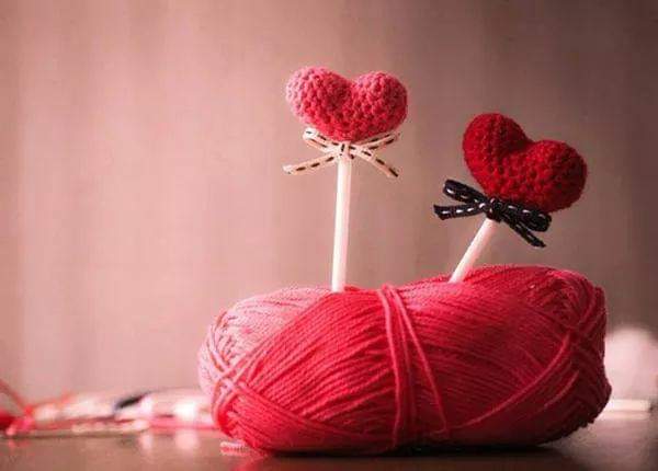 Yerini, vaktinde terk etmeyi bilmek, gerçek olgunluktur. 
Sadece acizler kalmakta ısrar eder.