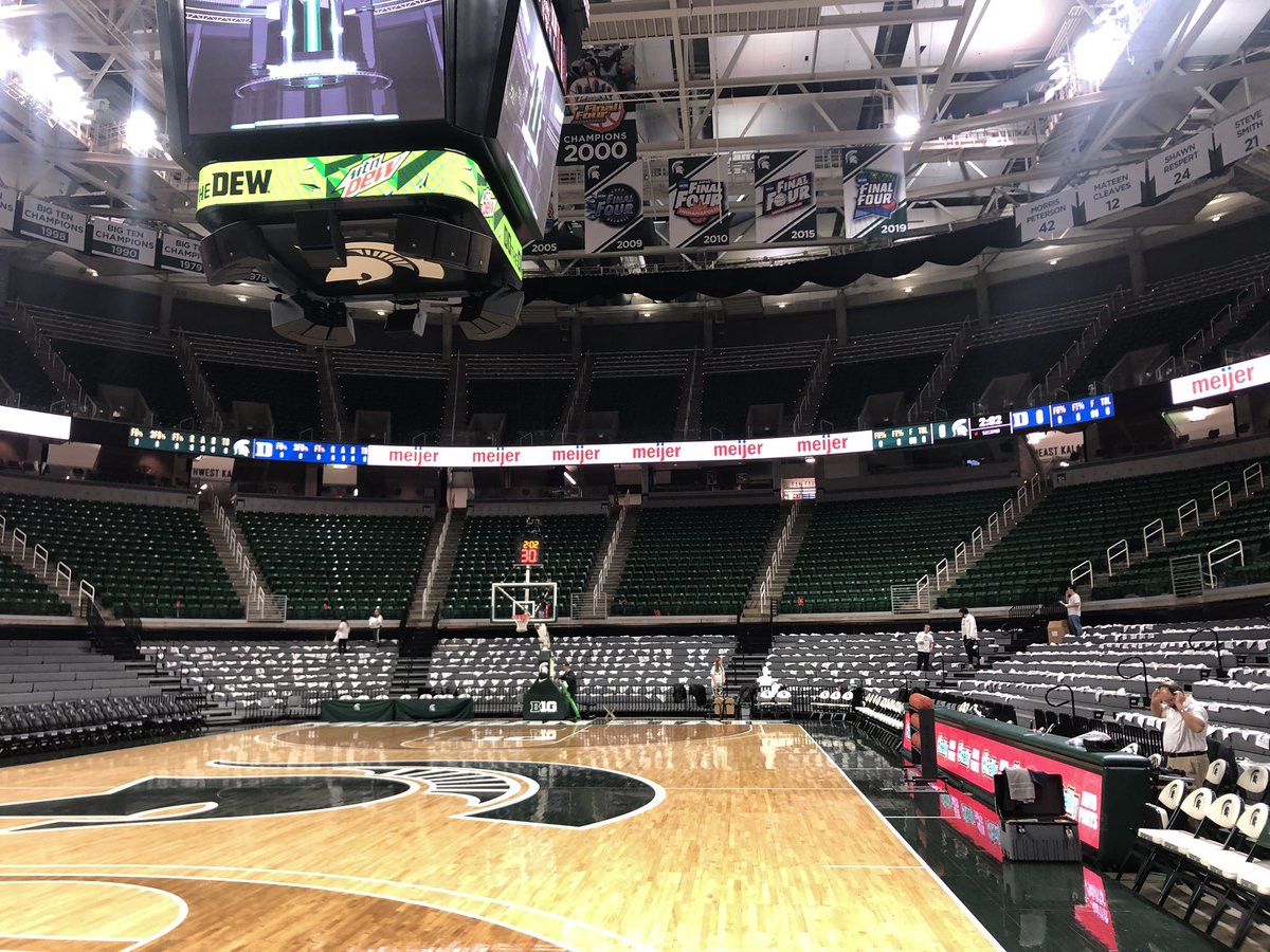SethWellsTV's tweet photo. The Izzone will have rally towels it appears, this is the calm before the storm at the Breslin Center #MSUDuke https://t.co/UmZvJuFrbQ