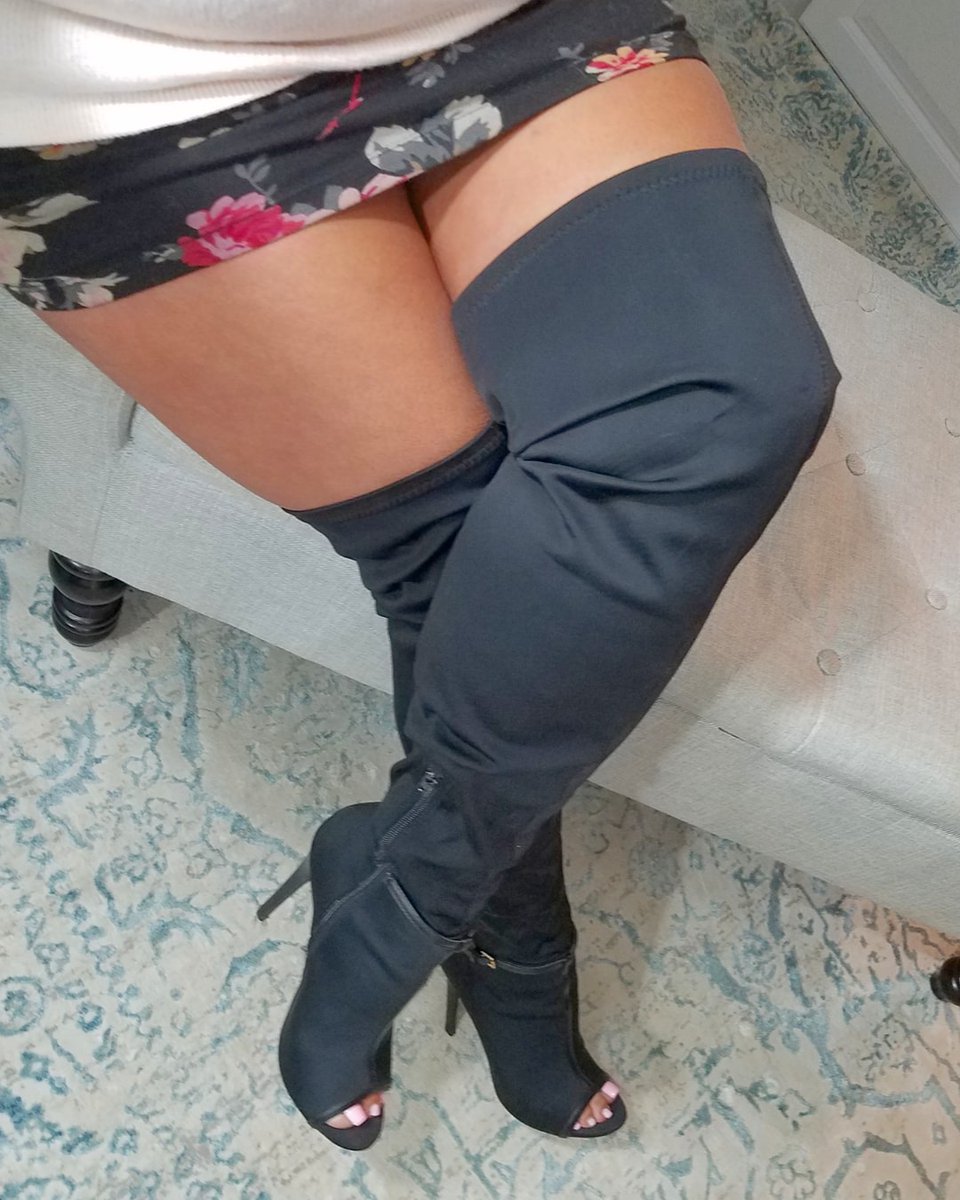 Shoealoua's tweet photo. I am delightfully difficult, but fun 😉 #boots #highheels #stiletto #pinktoes #shoealoua https://t.co/g7mpuIsjim