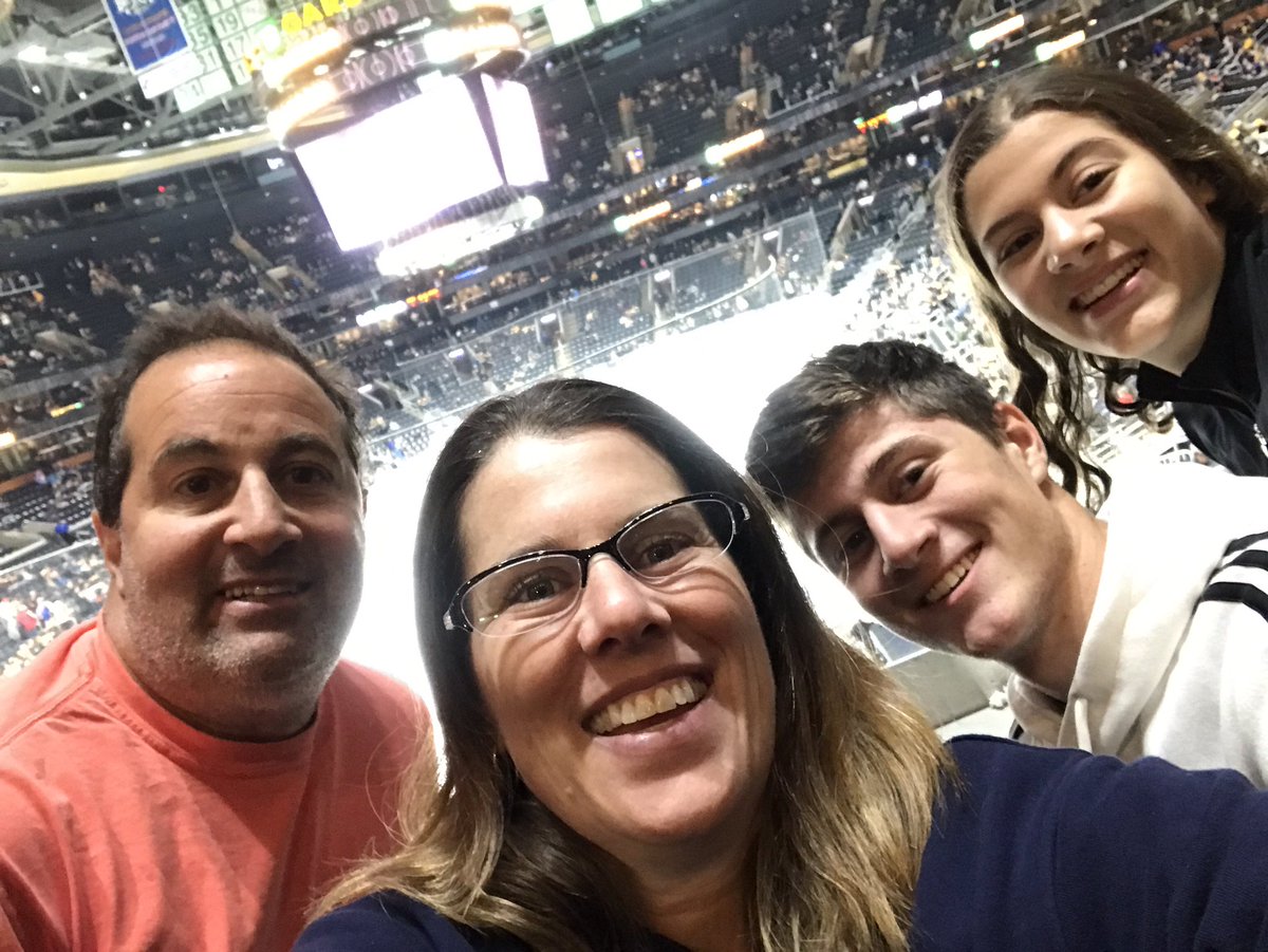 beccahd16's tweet photo. #NHLBruins https://t.co/rj6d7MYx85