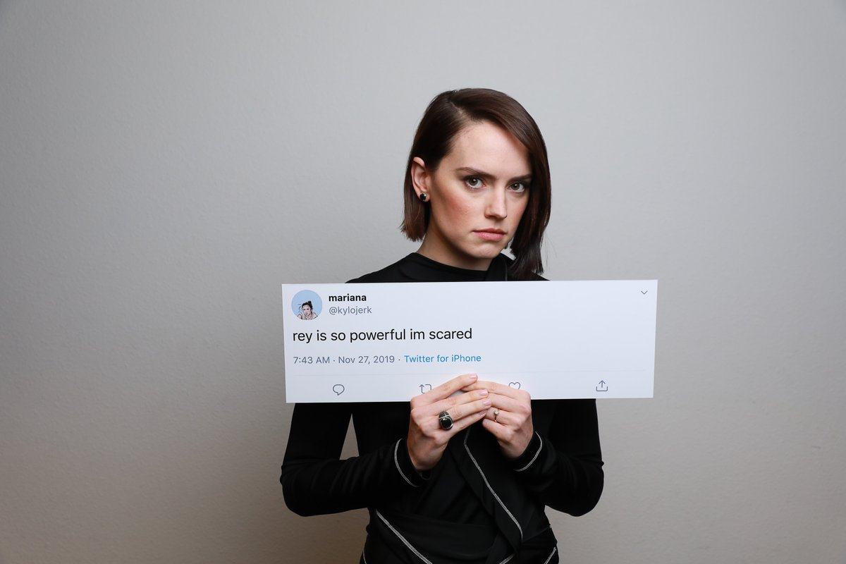 Актёры «Звёздных войн» сфотографировались с твитами от поклонников