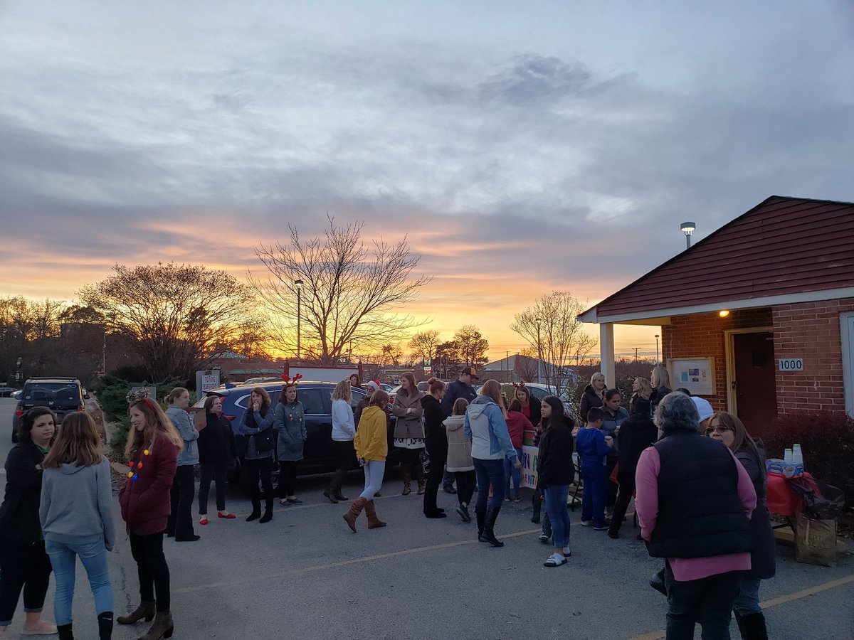 Tonight we teamed up with @BAES_Eagles to enjoy some hot chocolate with students in our feeder pattern. @pbkobza @DonnaFWilson @Magpie0876 @afrkl4u