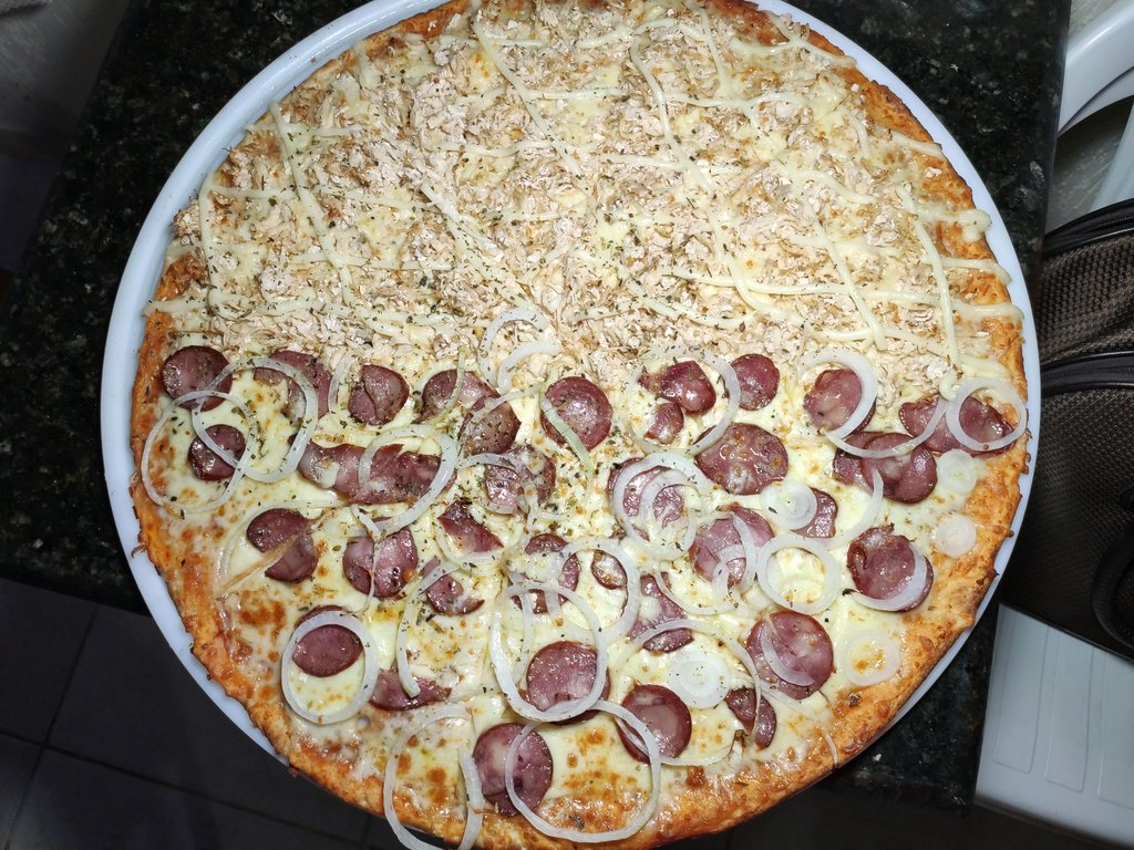 Guimaciel22's tweet photo. Queria comer um churrasco + como tá a preço de ouro a gente come a especialidade da casa 😊🍕🍕 #fmldelivery
#praiademaua
#quintaadom https://t.co/PlFIXBhuiq