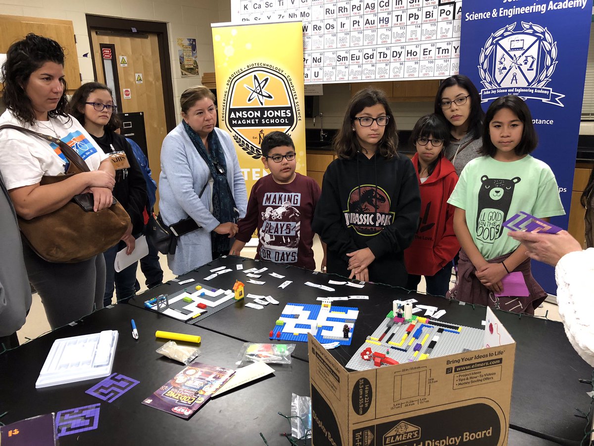 NISDJonesSTEM's tweet photo. #NISDLegends- thank you @NISDJaySEA students, teachers &amp; @tcuellarNISD for being part of our Open House! Y’all brought the STEM fun for our future students and families! #NISDSTEM https://t.co/afsSpJLL45