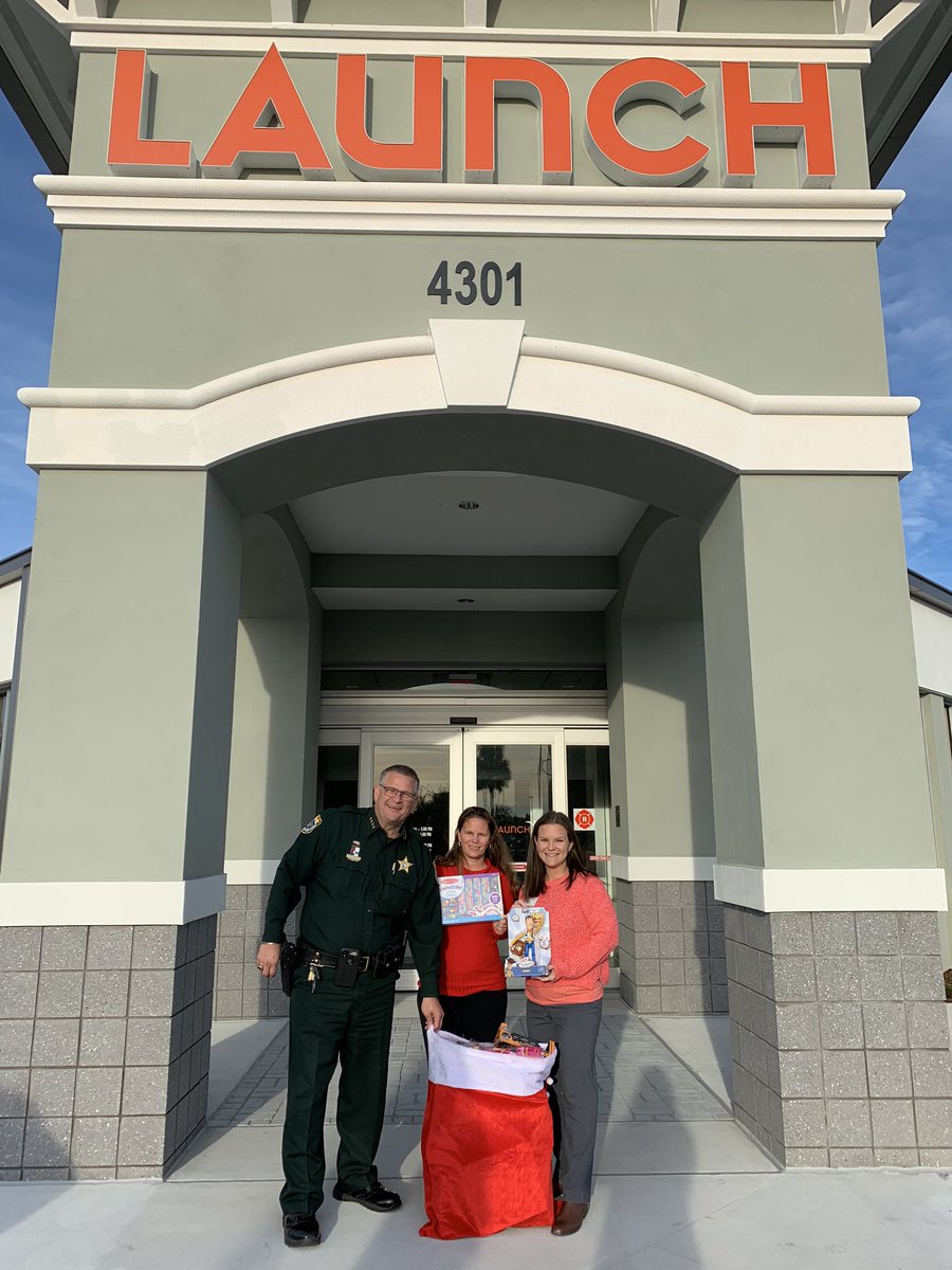 LaunchCU's tweet photo. We’re in the Christmas spirit now🎄🎅 Thanks for stopping by @MelbournePolice and Brevard County Sheriff’s Office
#launchfcu #gobeyond #reversechristmasparade https://t.co/9CqEFfcKqw