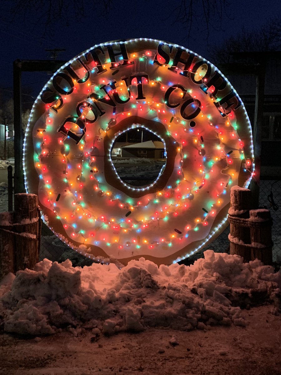 DoCoCL's tweet image. ‘Tis the season! 🎄🍩🎅🏼 #southshoredonutco #clearlakeiowa