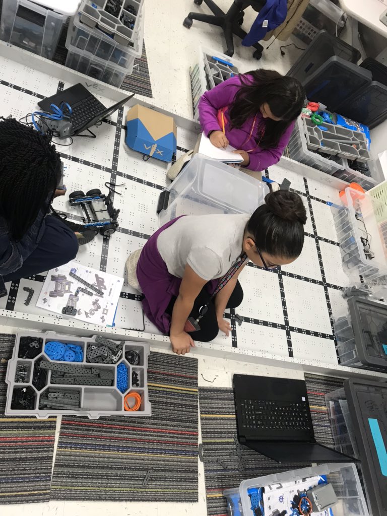 Veronica5Pelayo's tweet image. #teamwork #robotics @TrimbleShannon @ElenorGreen @TerrellISD @jasongomezedd