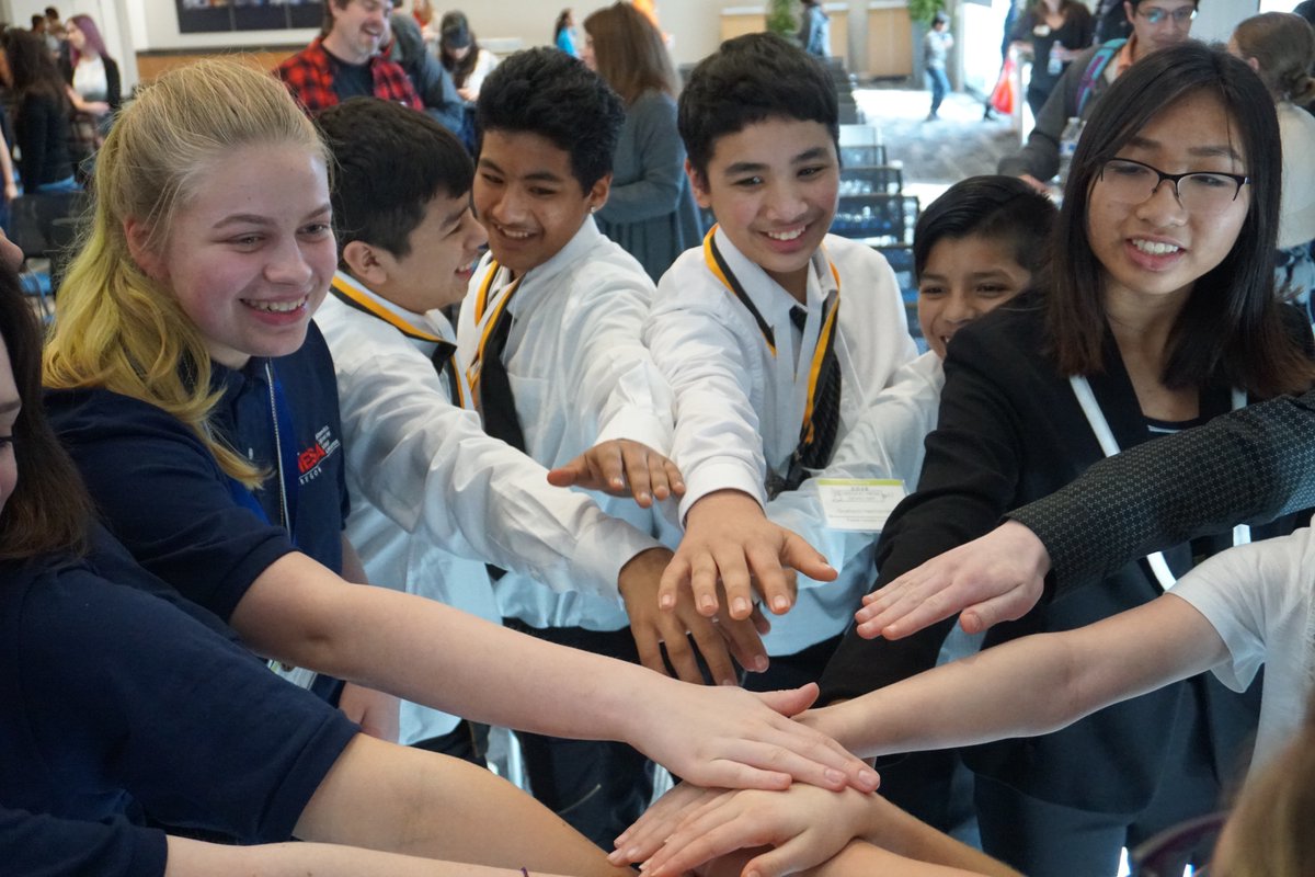 Kb7640's tweet photo. Today is Giving Tuesday! Help @OregonMESA raise money for their programs! We are based out of @Portland_State and are working hard to increase equity for underrepresented students in STEM! Donate here: https://t.co/jikwxzqidN #Give2PSU #equityInSTEM https://t.co/mbMHLkVFFf