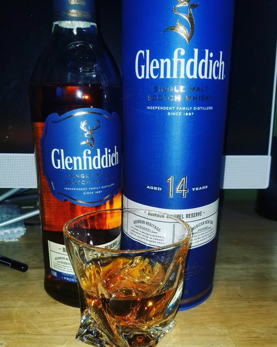 Watch GUARE's leaked NSFW photo on TwXstars