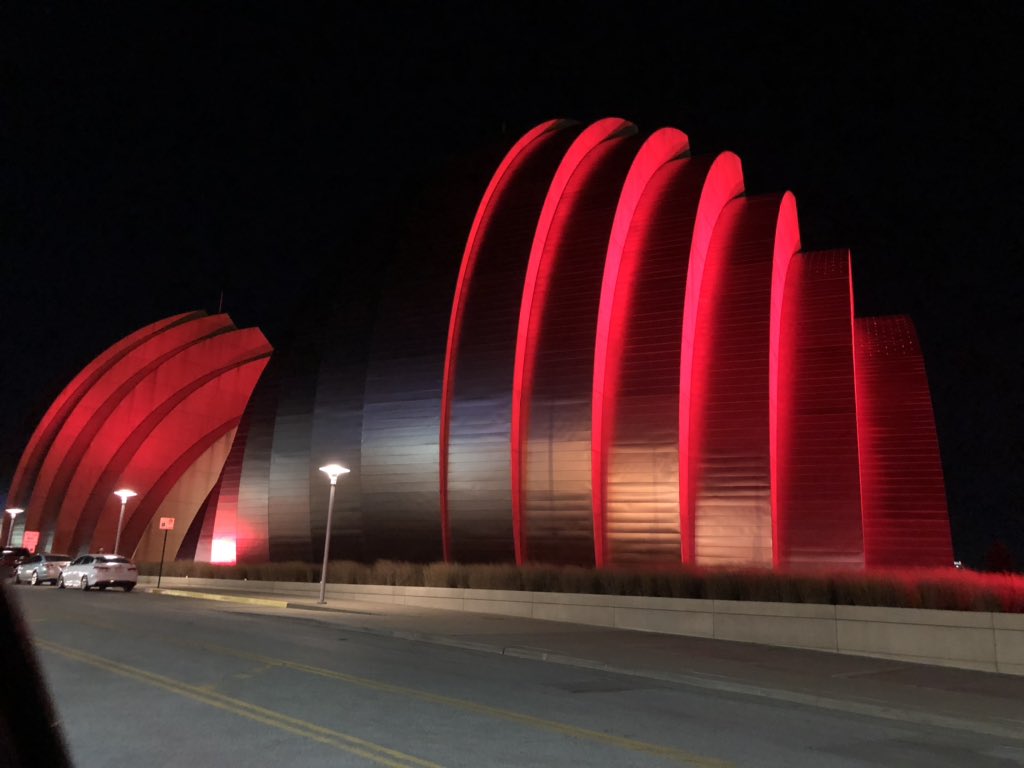 rippee's tweet photo. I love Christmas music! Thanks, @AdventHealth, for the beautiful @kcsymphony free concert. ❤️🎄🎼#adventhealthkc @salsacures - loved your devotional and prayer! Thanks! https://t.co/xkdnxIrn9Y
