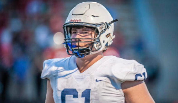 2019 Sports in Kansas Football Player of the Year Finalists Announced for every classification (offense and defense). Finalists were determined by a statewide media panel vote- Winners will be announced on Sunday evening  
VIEW: shar.es/a3vZJ6 

Presented by @KansasTurf