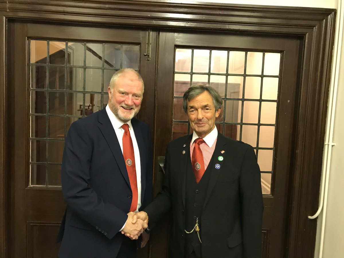 A fantastic evening with an excellent Installation saw E.Comps. John Saulet, Tony Payne and Anthony Morris take the roles of the 3 Principals.
First to congratulate was the MEGS Alan Berman and to top the evening off saw a donation of £1000 to Macmillan  cancer by IPZ @Azizahrash