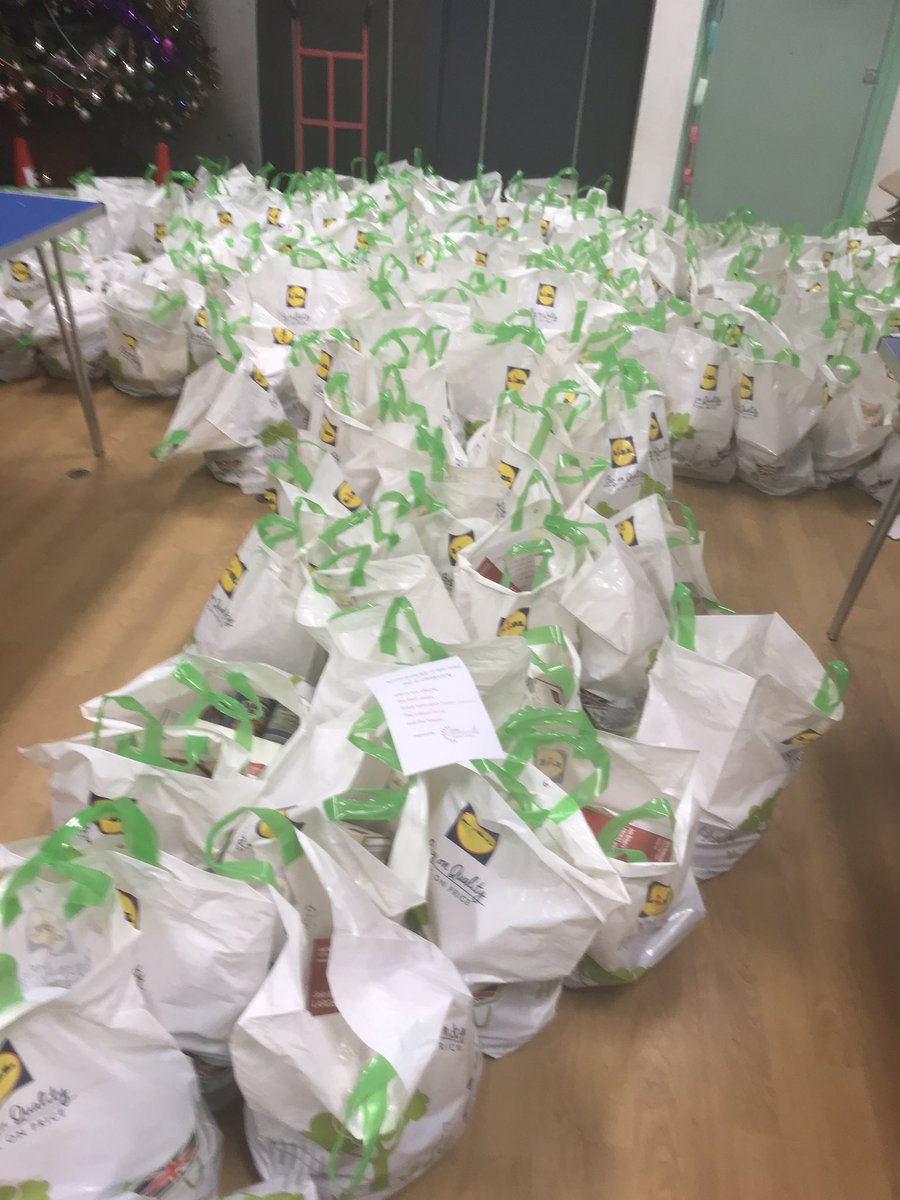 CllrMikeSC's tweet photo. Yesterday afternoon spent filling food bags for children and families of two GY primary schools. This is why I’m standing for parliament and why I won’t stop until the Tory architects of this misery are removed! #GTTO #Poverty #Shameful #Labour https://t.co/7FJNFOJJwV