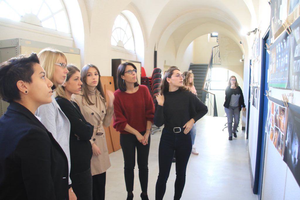 JR_Arts_06's tweet photo. #CPES_CAAP dans un discours chaleureux madame la rectrice souligne l’engagement des équipes et des étudiants et assure sa fierté que les prochaines réunions en salle Dumontet se fassent au milieu des productions artistiques de ces jeunes qui réussissent un tel parcours formateur https://t.co/zbcQ92shnS