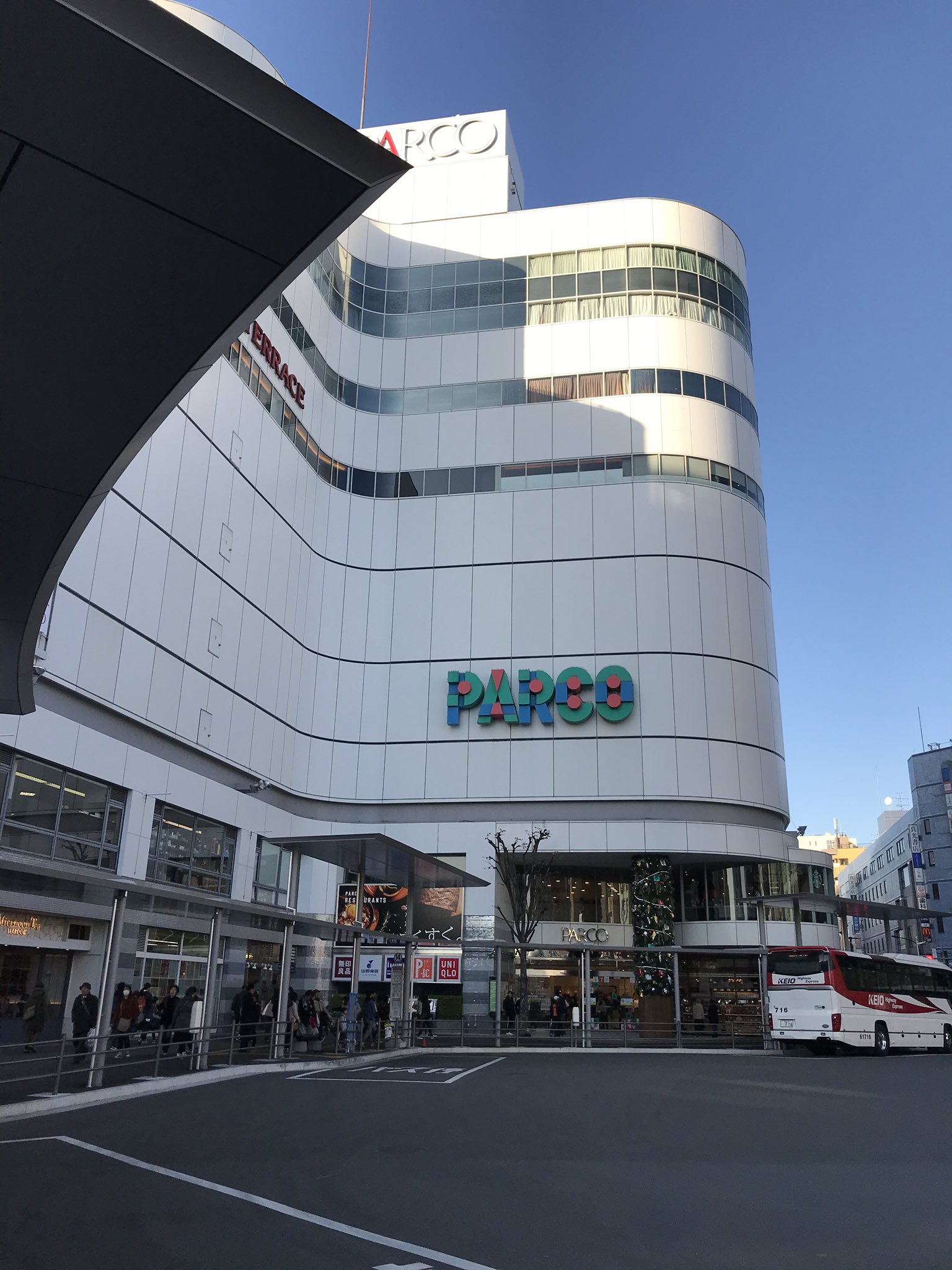 調布忍者イワキ 調布パルコ 別名田舎パルコと呼ばれている たしかに都心のparcoキラキラっていう感じじゃないけど 服屋あるし ユニクロもあるし地下の食品もすごいし 渋谷や原宿を闊歩しない系には十分です ちなみに全国のパルコ売上ランキング第6位