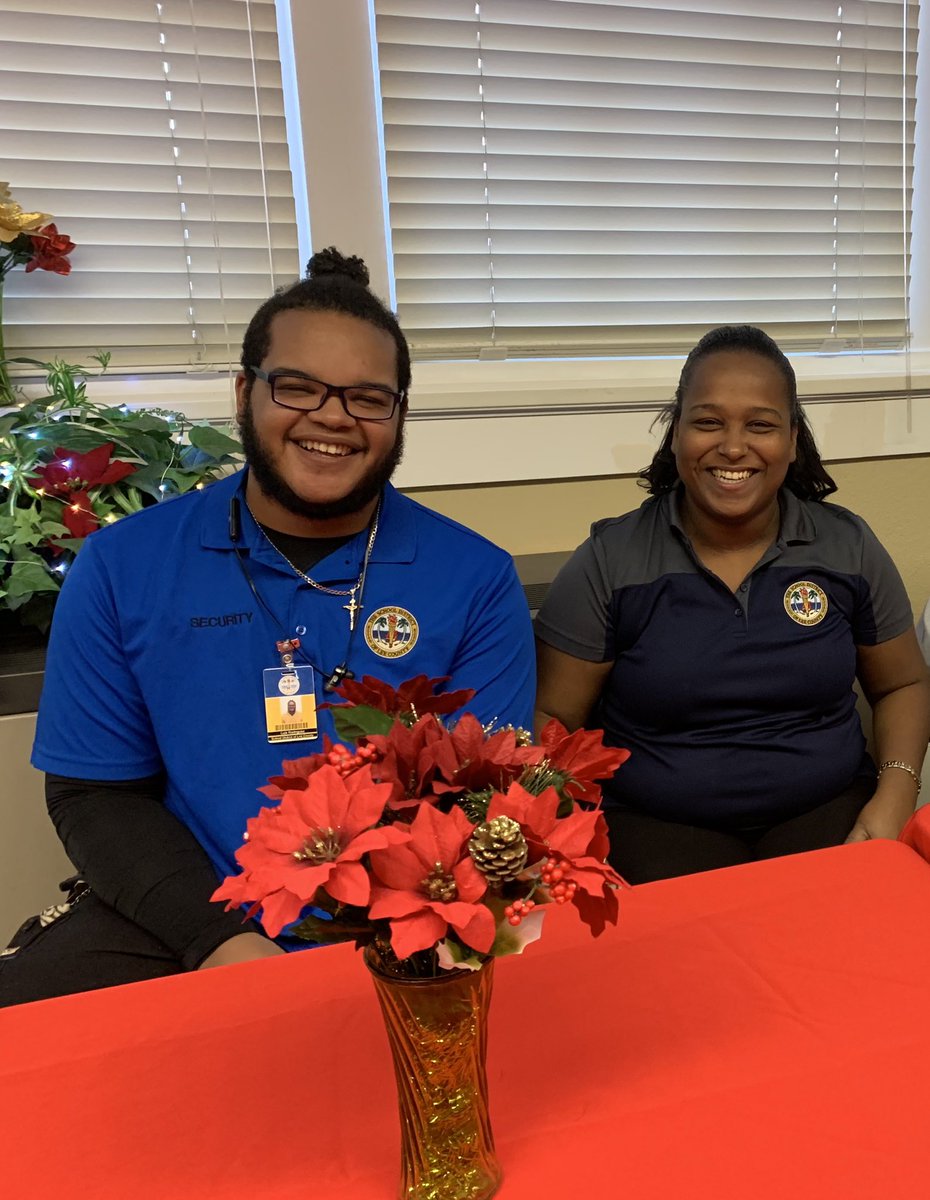 DunbarCommunity's tweet photo. Oh what fun was had by all! #DCS had an amazing staff luncheon thanks to Dr. Jonathan Daitch of Advanced Pain &amp; Management and Rib City. We appreciate you supporting our teachers and staff! https://t.co/YMkX9tZKJc