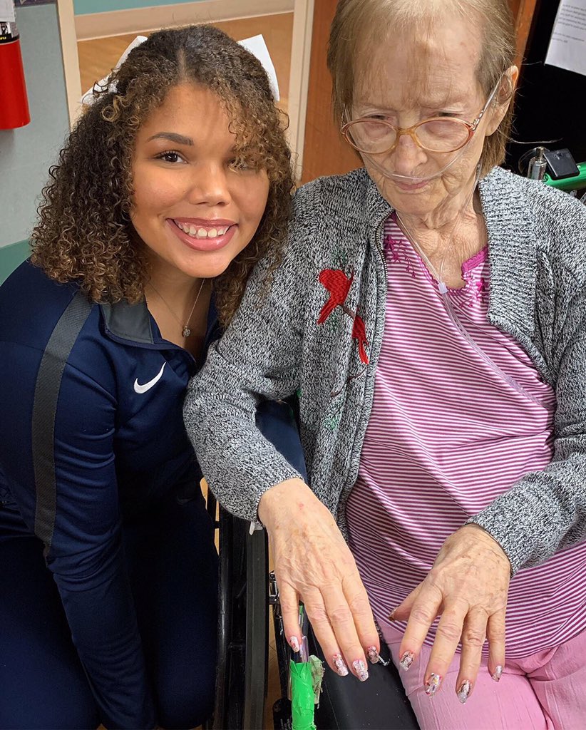 We teamed up with Color Street to apply some fabulous holiday nails to the residents at Good Samaritan of Barbour County. We’re kicking off their holiday season with some smiles.. We had so much fun spending time with these lovely ladies! 💅🏻♥️ #TheGiftOfGiving #BattleAsOne