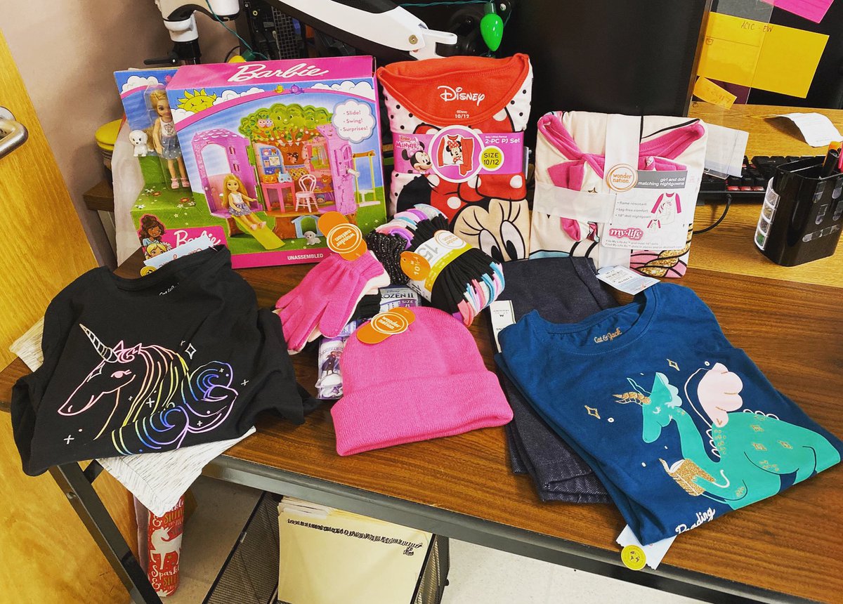 SebCoSheriff's tweet photo. The Warrants and Special Services Division adopted an Angel from the Salvation Army Angel Tree charity program and purchased Christmas gifts for a local child. 🌲🎁 ❤️ #scso #givetuesday #angeltree #christmas #salvationarmy #give #blessings #love https://t.co/CyFnaCtfxL
