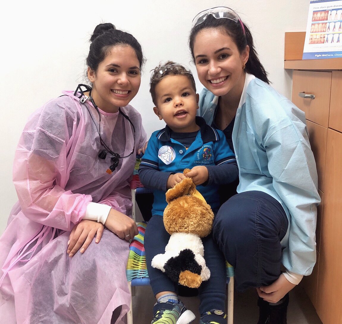 ArguelloDr's tweet photo. Here at A Perfect Smile we serve even the smallest of the house, with all the love and patience they deserve, we make your visit to the dentist a moment full of fun and games, do not wait to bring the little ones with us  , schedule your APPOINTMENT🙋🏻‍♀️♥️🎅🏻🤹🏻‍♀️🎨🎪
. https://t.co/RLwI5xKWAx
