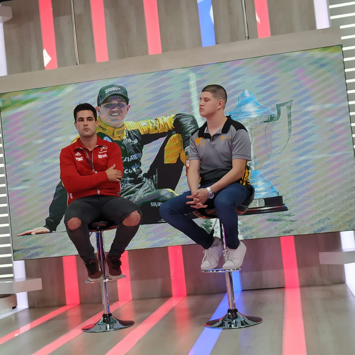 TC2000online's tweet photo. 👏 @NicoMoscardini y @jotagarriz en @CarburandoTV por @TyCSports a las 23hs ✔️ https://t.co/bg8sfJIf4y
