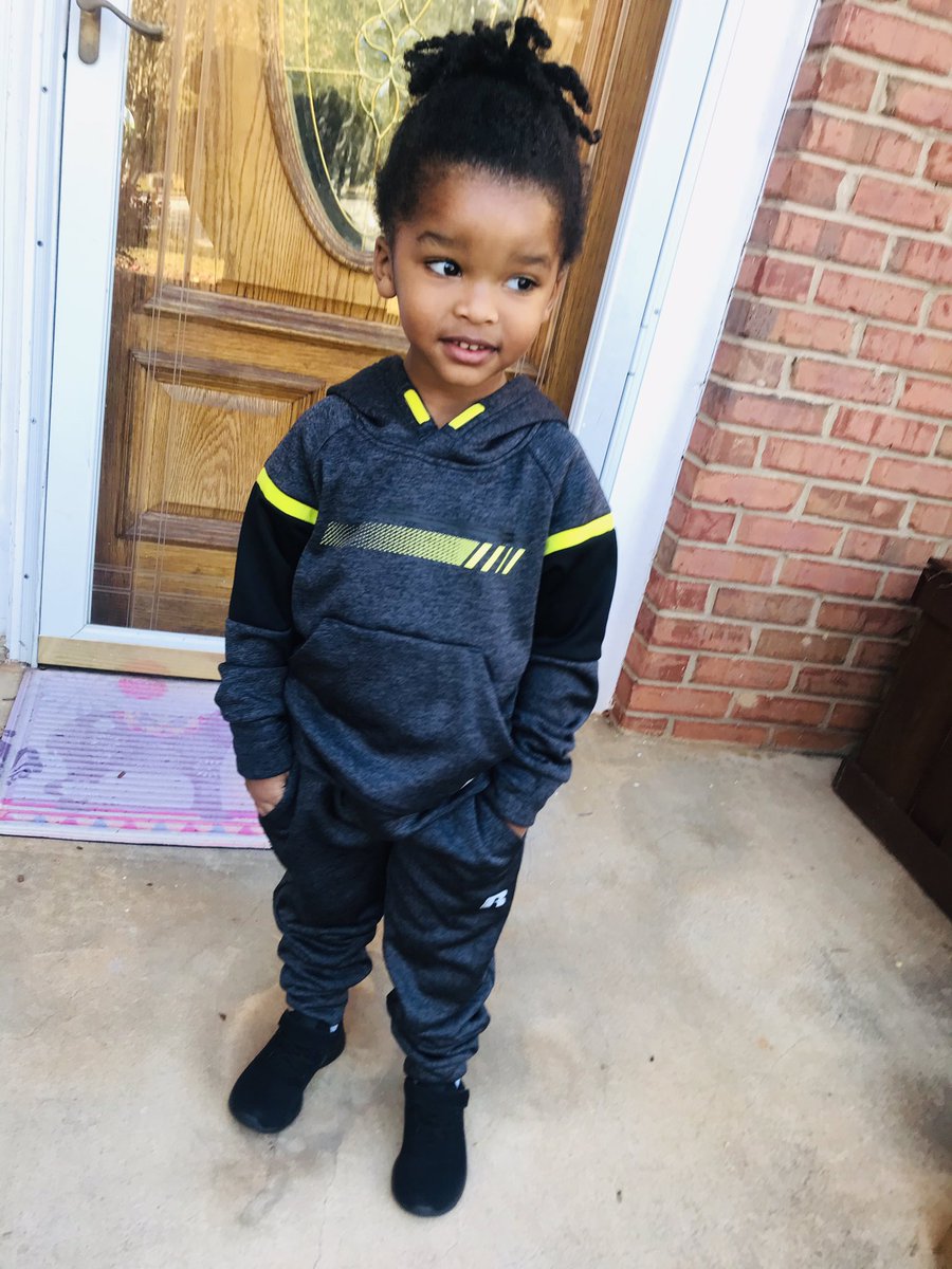 _iamdeshae_'s tweet image. My son is so handsome! I love these pics! 😍 #BestOf2019 #BabyBoy #ModelInTheMaking