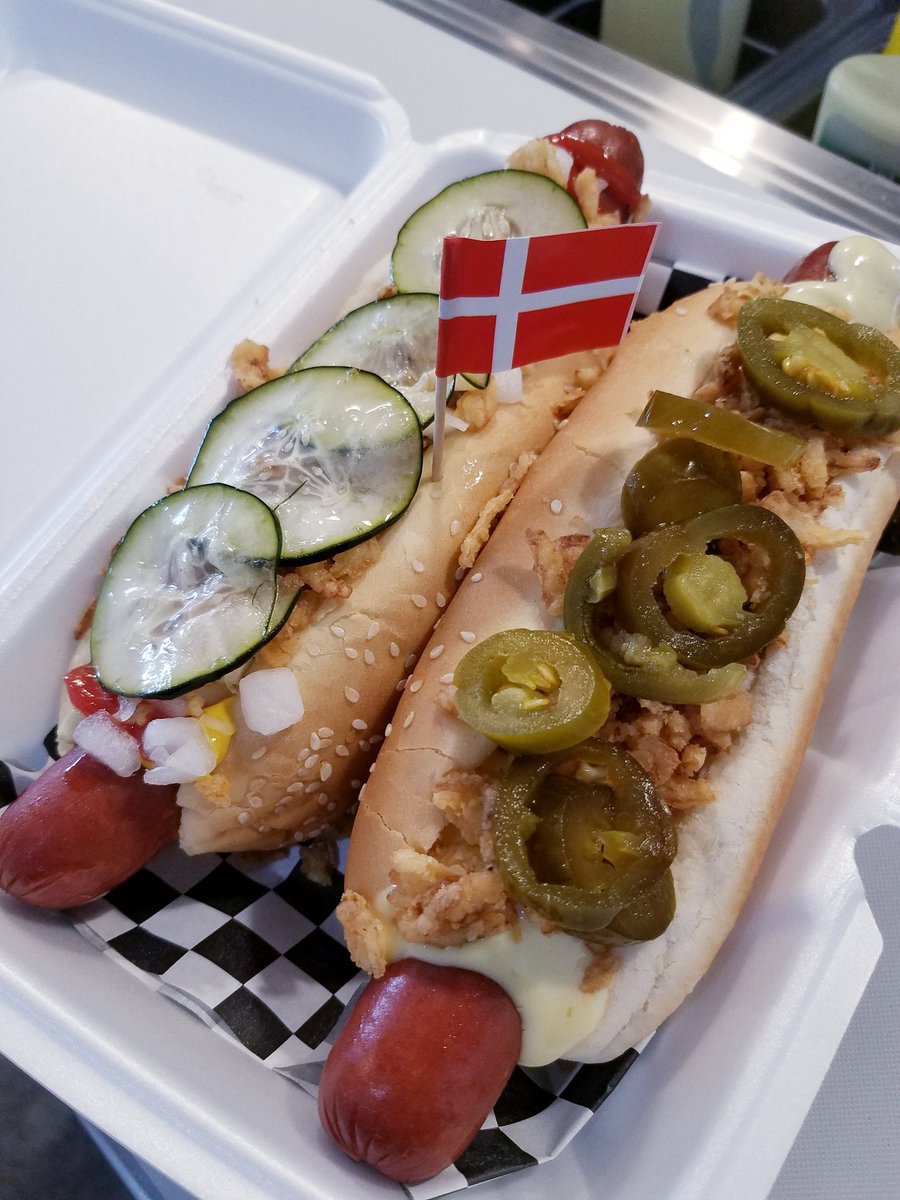 DkDogs's tweet photo. 📣Hear ye! Hear ye! Get your Wiener Wednesday fix at Biltmore Center, 2390 E Camelback, 11-1pm! This location is super easy to pull up and grab a quick lunch. Hope to see some familiar faces! 😀🌭🇩🇰👌
#Phoenix #Biltmore #hotdogcart #danishhotdog #viking #secretsauce #wieneraday https://t.co/SHE7ySv4po