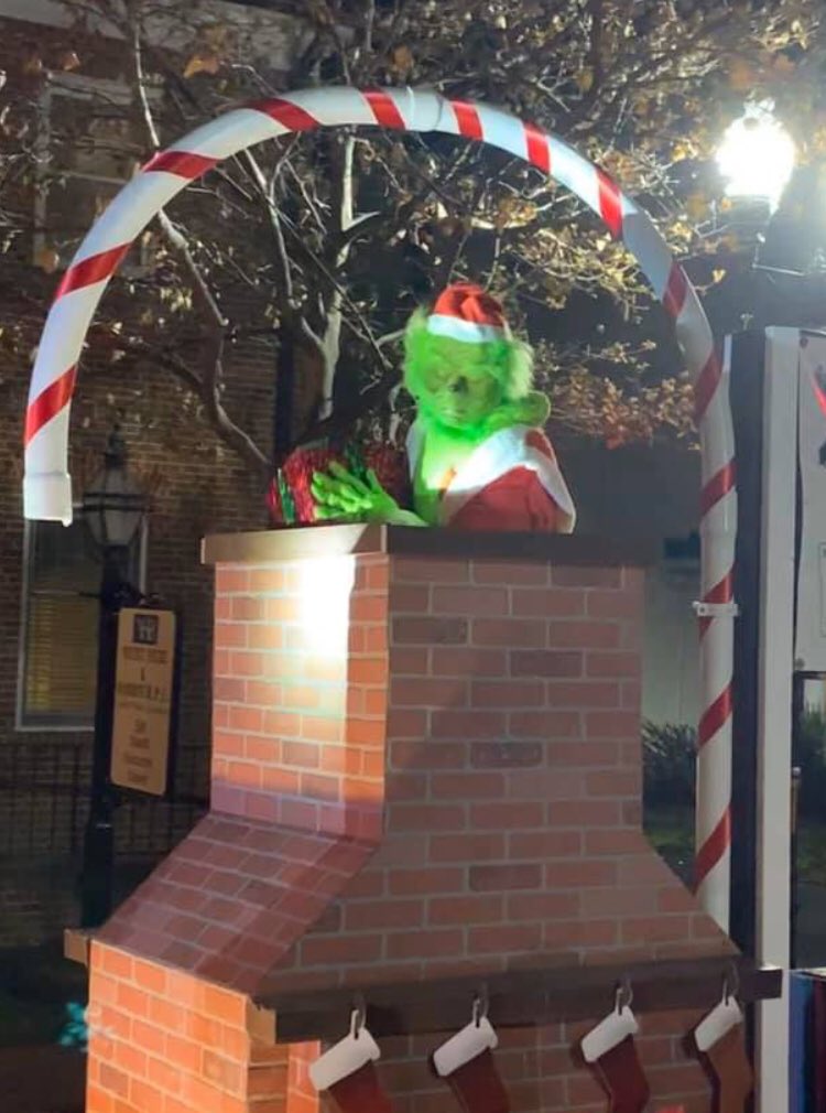 BT_DJH_CTE's tweet photo. Old Town Winchester Christmas Parade. Dowell J Howard CTE Center’s Building Trades 'THE GRINCH' theme float.  The students did an outstanding job designing and building their float!! https://t.co/tVSTnxIQKT
