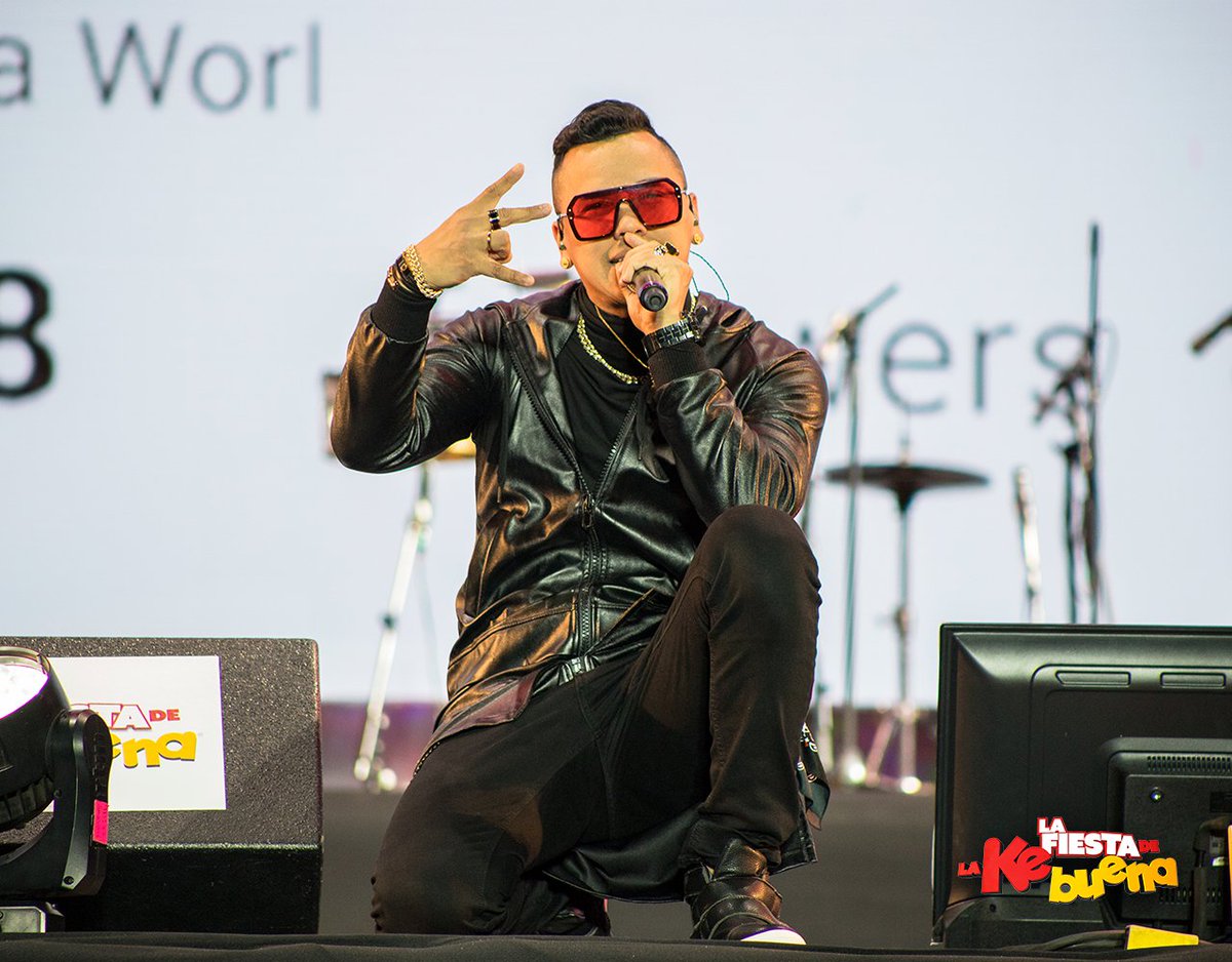 kebuenaoficial's tweet photo. .@flexoficial nos hizo recordar grandes momentos con sus canciones. ¿Quién las cantó a todo pulmón? No te pierdas la #FiestaDeLaKeBuena EN VIVO 👉 https://t.co/4e2lmkMB8J https://t.co/7j6AUATIza