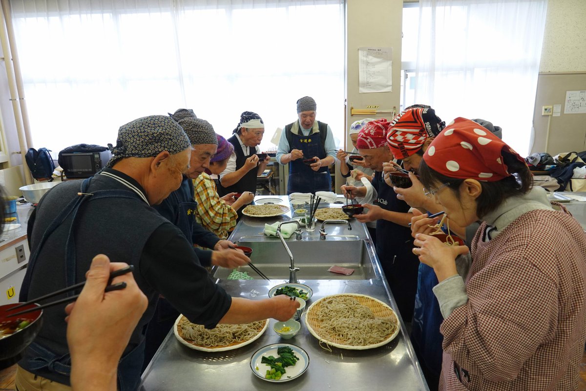Twitter पर 入間市公式ツイッター 年越しそば打ち 市民カメラマン 松浦利勝さん 12月1日 年越しそば打ち教室が西武公民館で開催されました 公民館のそば うどんづくりサークル 食道楽 の会員の懇切丁寧な指導のおかげで 初めての方も楽しそうにそば