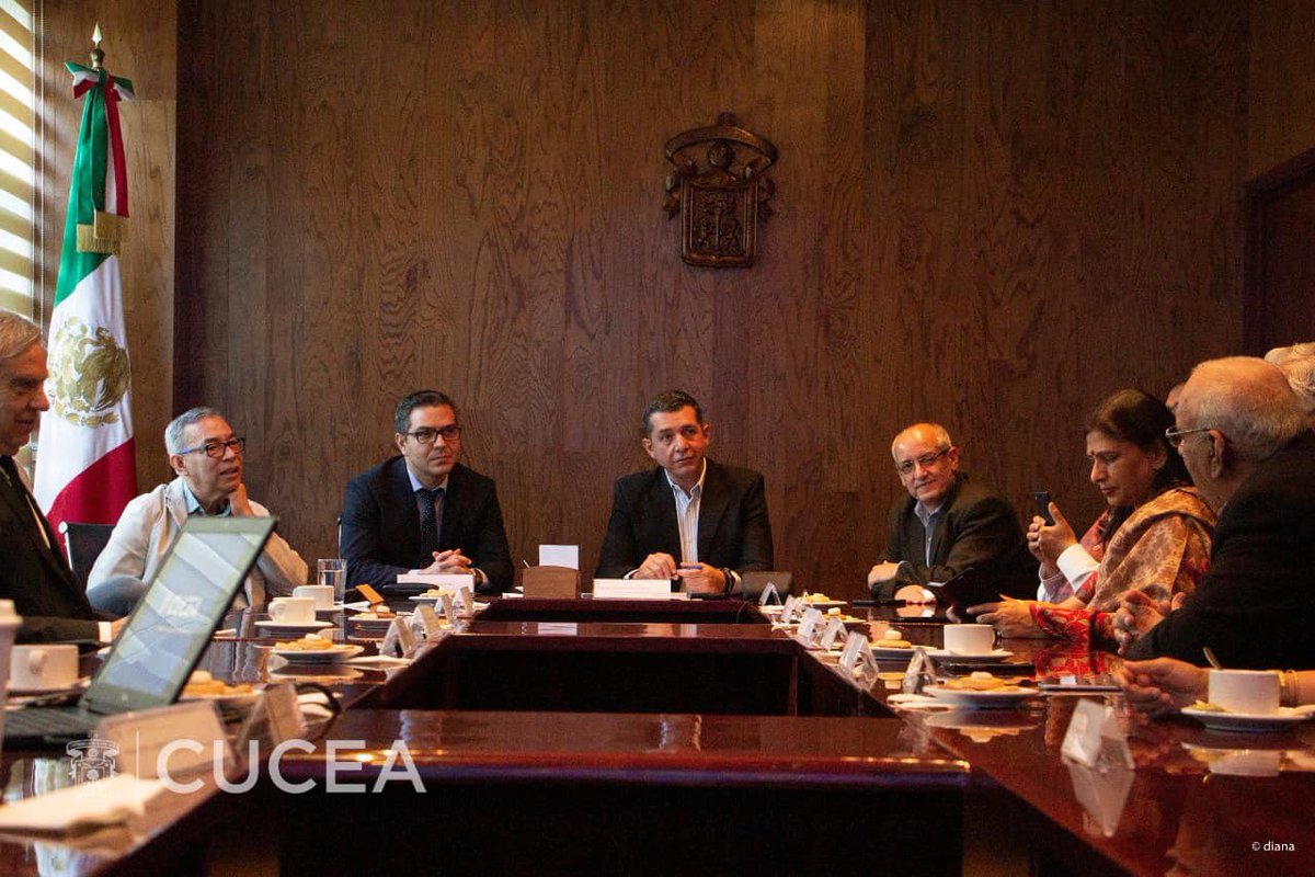 LGustavoPadilla's tweet photo. La @FILGuadalajara tiene como país invitado a India; esta mañana recibimos una delegación de rectores de Universidades de este país. https://t.co/pVNl6rw6m3