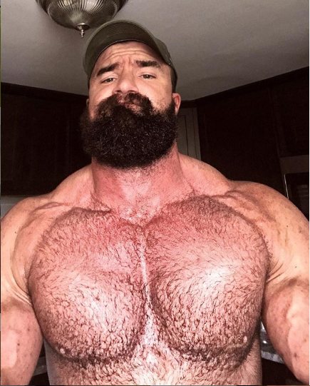 squires_cor's tweet photo. First pic in the new place. You can sort of see the kitchen 😂👹 #bodybuilder #bodybuilding #beardedmuscle #beardedmen #alpha #lumberjack #aesthetics #vascular #asseenincolumbus #TuesdayMotivation #scruffapp #personaltrainer #igfitness #flex #beastmode #beardsoftwitter https://t.co/1ujmh42N5n