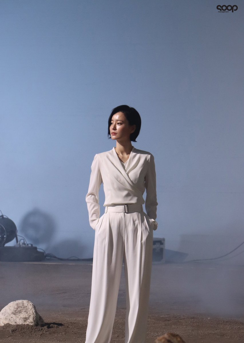 jungyumidaily's tweet photo. Cellapy CF Behind the scenes 😍💙🎬
©Management Soop
More pics: https://t.co/F5VjQeMGlA
#정유미 #jungyumi #cellapy #셀라피 https://t.co/eVRy2zREtj