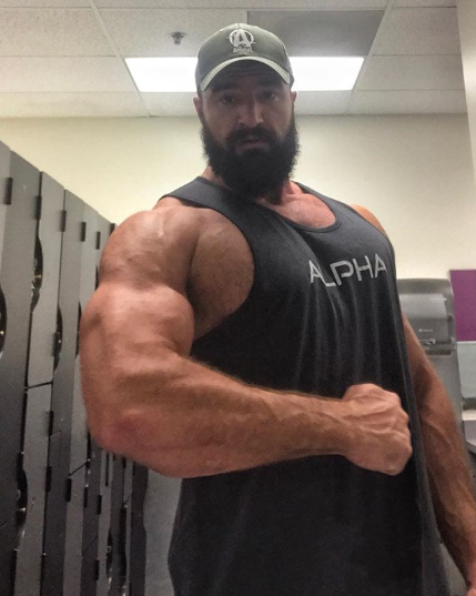 squires_cor's tweet photo. Huge pump I look like a giant here. Still prepping for December. Going to bring the best package possible���🏻#asseenincolumbus #silverbackgorilla #igfitness #aesthetics #muscular #beardedmen #beardedmuscle #alpha #beastmode #manly #beardporn #personaltrainer #fitness #Columbus https://t.co/3RSpN7b12D