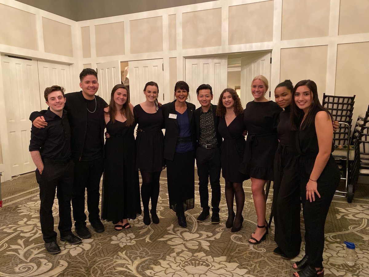 PhillyGVPres's tweet photo. Such a gift to listen to @euphoriagvsu at tonight’s GVSU Foundation Holiday event. Thank you for being such beautiful voices and inspiring souls! https://t.co/JUlBHjzaiP