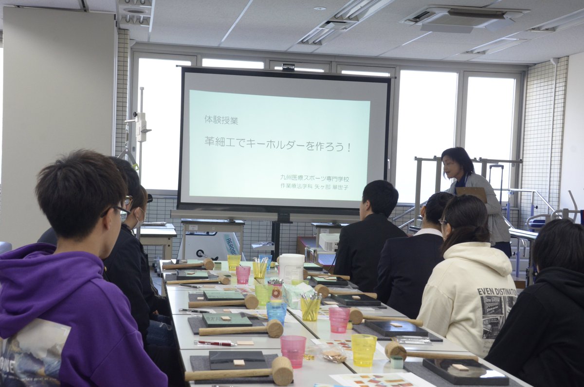 KMSV_ac's tweet photo. 11/30(土)に、理学・作業療法学科限定オープンキャンパスを実施!
今回は身体機能を改善・補助・拡張・再生することができる、HAL®をメインとした体験授業を行いました。
早く学校で学びたくなった、楽しかったという感想を沢山頂きました。
#九州医療スポーツ専門学校 #理学療法 #作業療法 #HALFIT https://t.co/kOKK6SeVnn