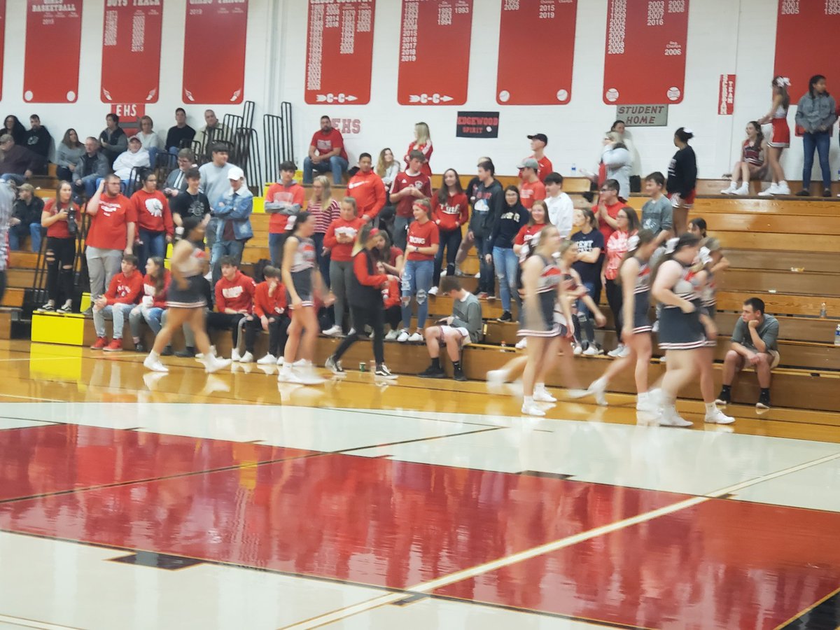 PatrickColucci2's tweet image. Warrior Cheerleaders pump up the crowd!!!!