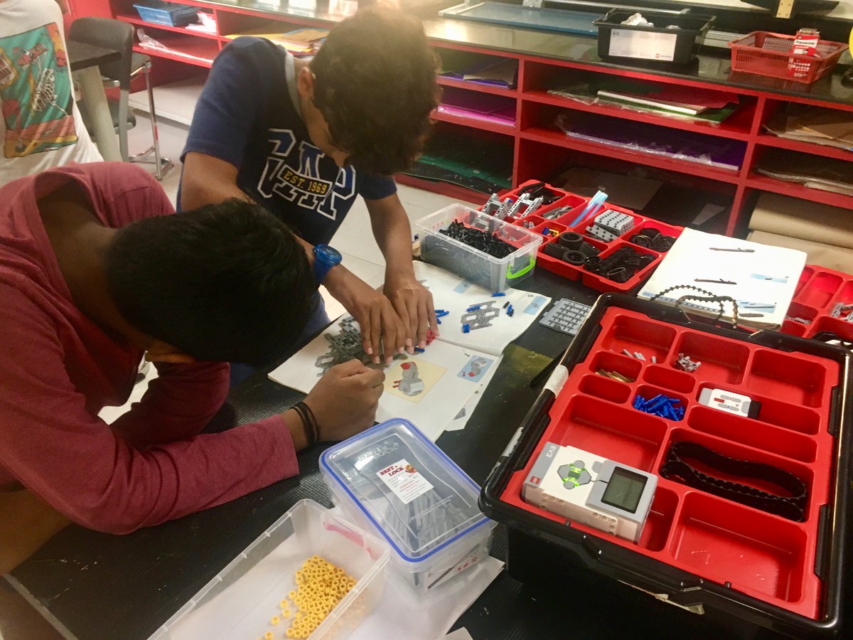 vislaos's tweet photo. VIS students kicked off our annual STEM club activity. Junior club members will focus on building and programming LEGO Mindstorms robots, while Senior members will be exploring the physical mechanics of pedal-powered vehicles and developing their own design. #VISInnovates https://t.co/3zXRwk03gA