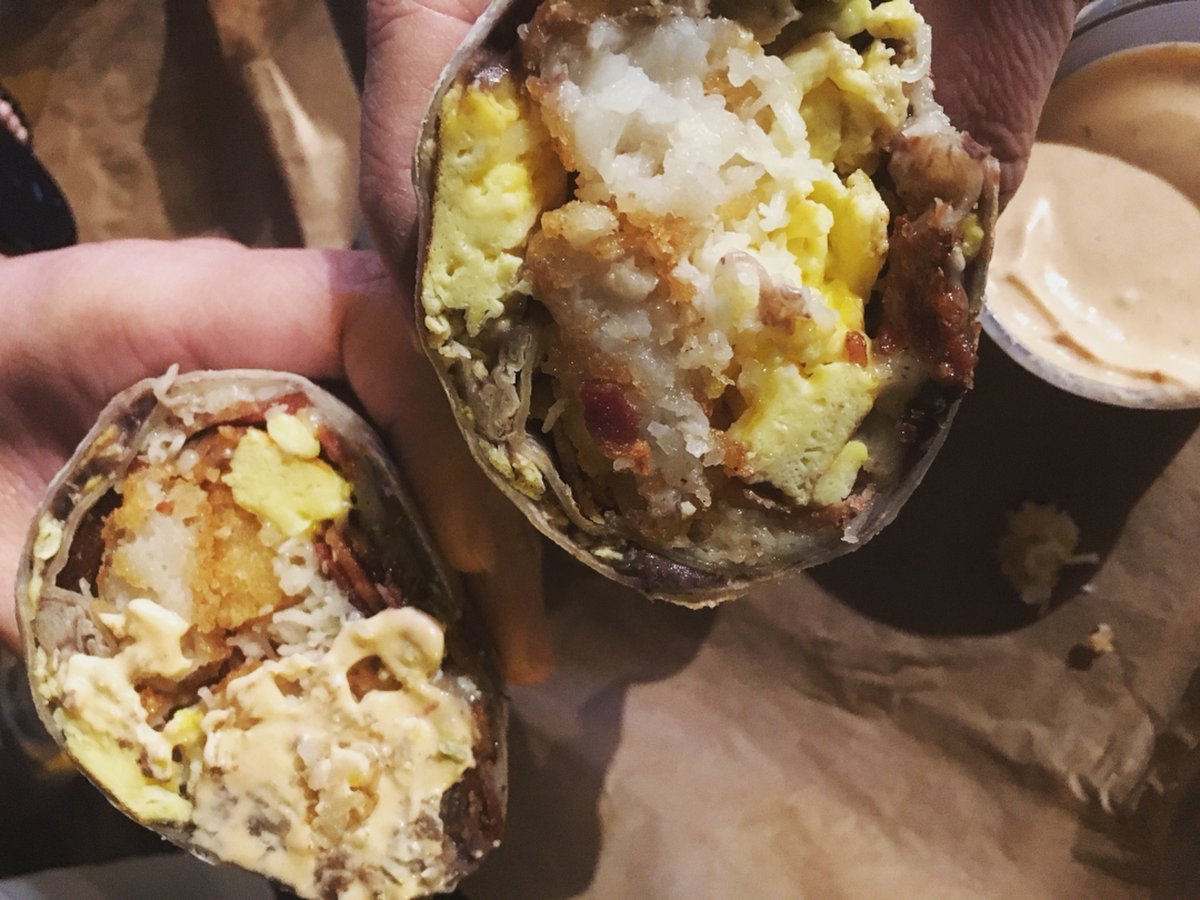 Breakfast for dinner? Hellz yeah 😎🌯⚡️
#cerveteca #culvercity #burritos