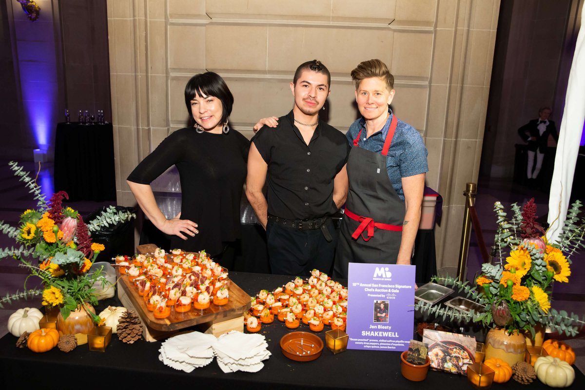 #Throwback to that moment when your auction item raised $5,000 for <a href="/MarchofDimes/">March of Dimes</a>. 🤑 😂

Happy #GivingTuesday everyone! I am so happy that I get to work with some amazing organizations. If you feel like giving today, please consider donating to <a href="/MarchofDimes/">March of Dimes</a> or @FriendsOPR. ❤️